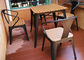 Απλή σύγχρονη στερεά ξύλινη υπαίθρια επιτραπέζια έδρα μπαλκονιών επίπλων που τίθεται για το φραγμό καφέδων ελεύθερου χρόνου προμηθευτής